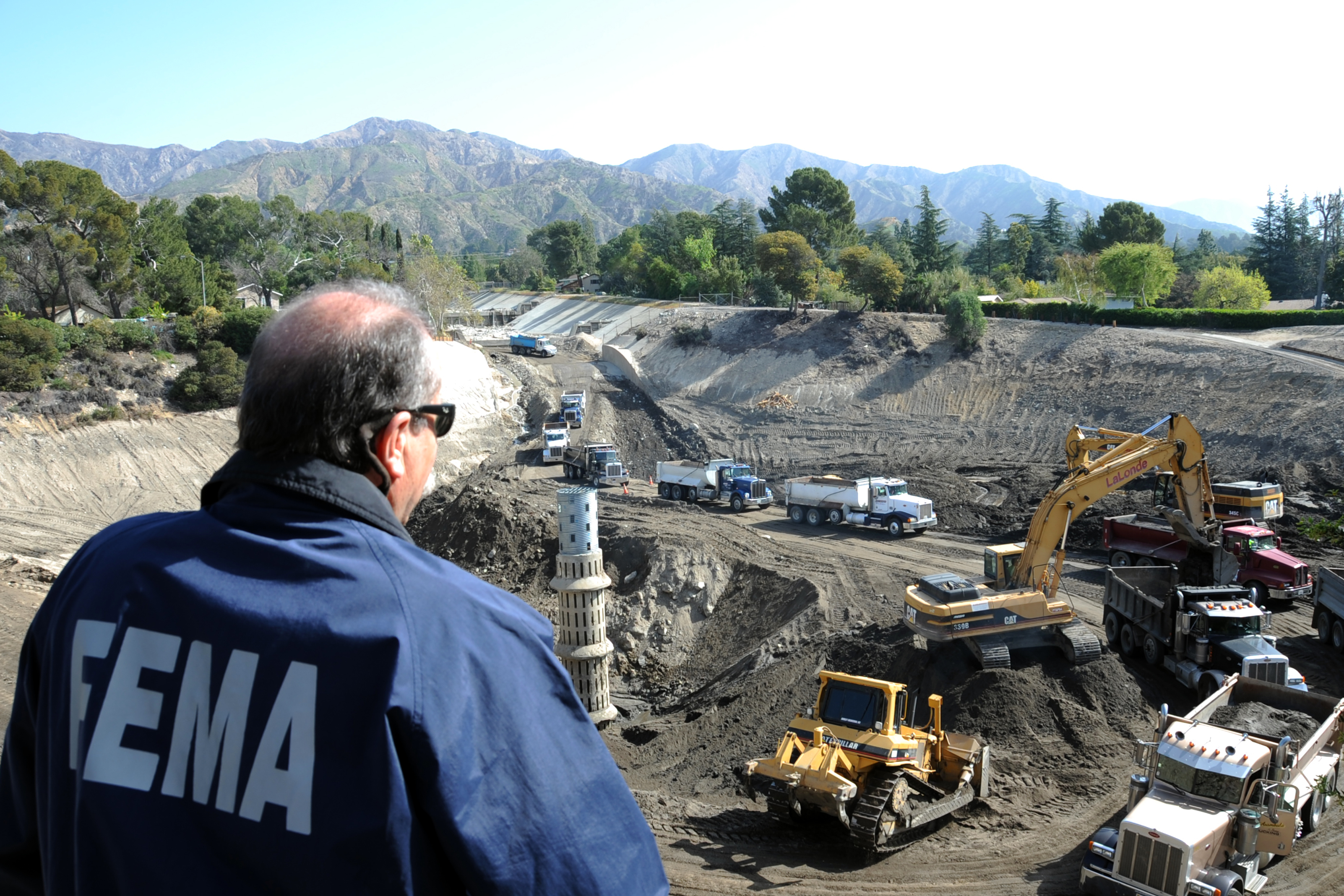 FEMA_-_43326_-_Pickins_yard_in_California