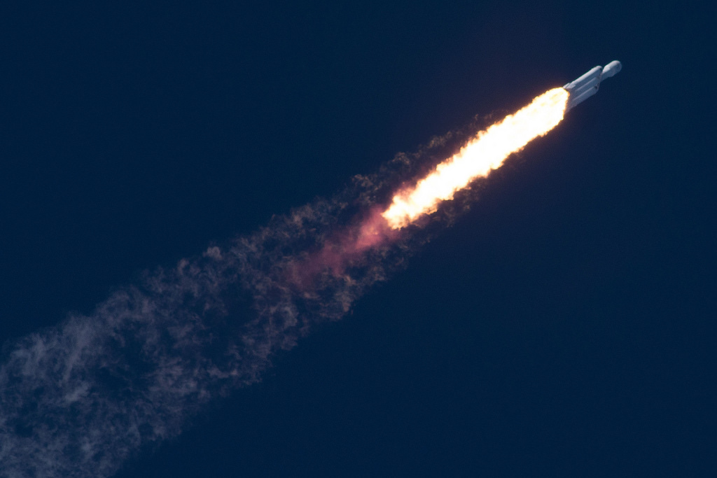 Falcon_Heavy_Leaving_Atmosphere_Flickr.jpg